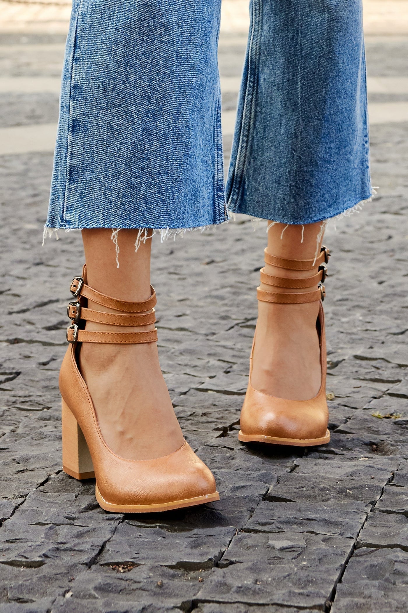 Casilda - Glatte sandaler med ankelrem og chunky hæl