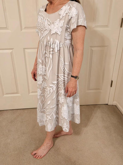 Maëlle – Klassisk Midi-kjole med Print & Lommer