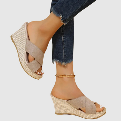 Nives™ | Elegante sandaler med kilehæle