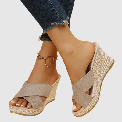 Nives™ | Elegante sandaler med kilehæle
