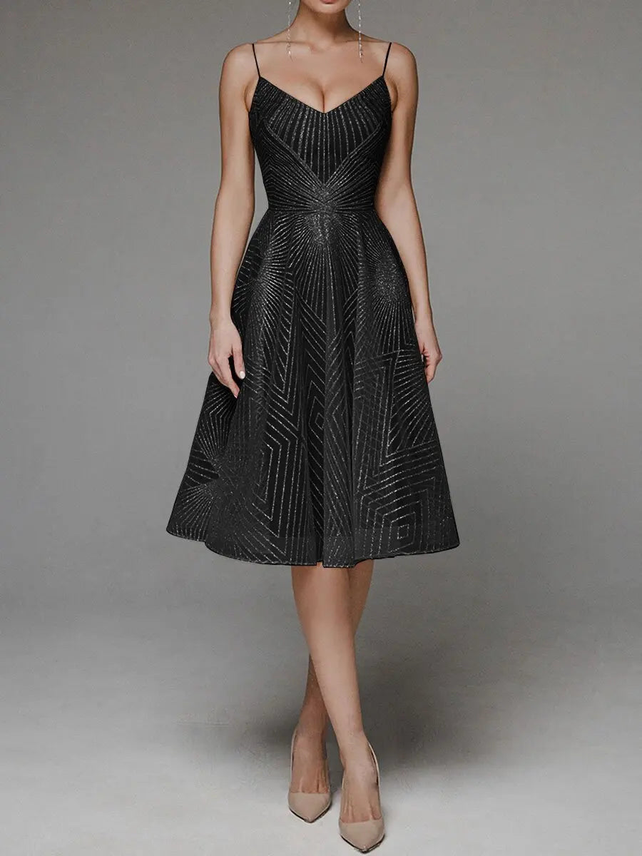 Emira | Klassisk Elegancekjole" can be rewritten as "Emira | Timeless Elegance Dress.