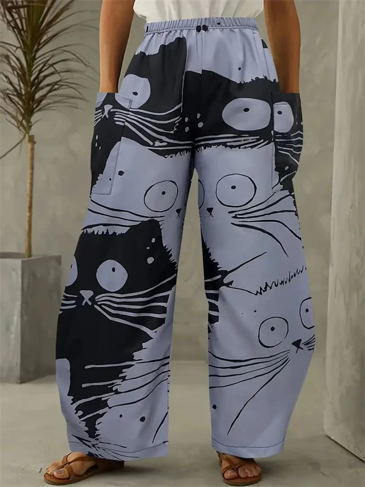 Freja Damebukser i Plus Size med Komfortabelt Katteprint – Løstsiddende Bukser med Vide Ben til Hjemmebrug eller Afslappede Dage