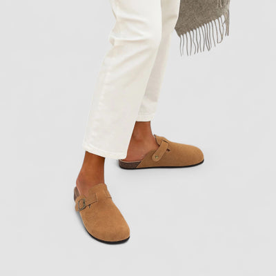 KAJA™ | Livia – Komfortable slip-ons i ruskind med ortopædisk støtte