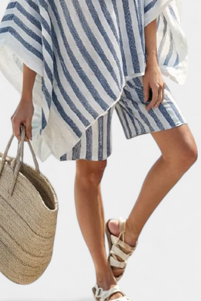 Chic Stribet Nancy Sæt: Oversized Bluse med Stilfulde Shorts